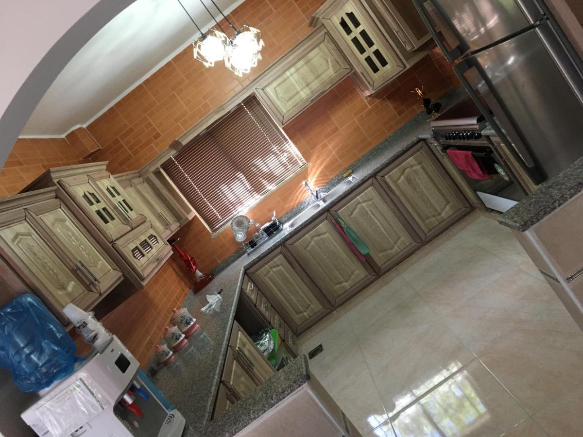 بيت العُمري Um Qeis Exterior foto