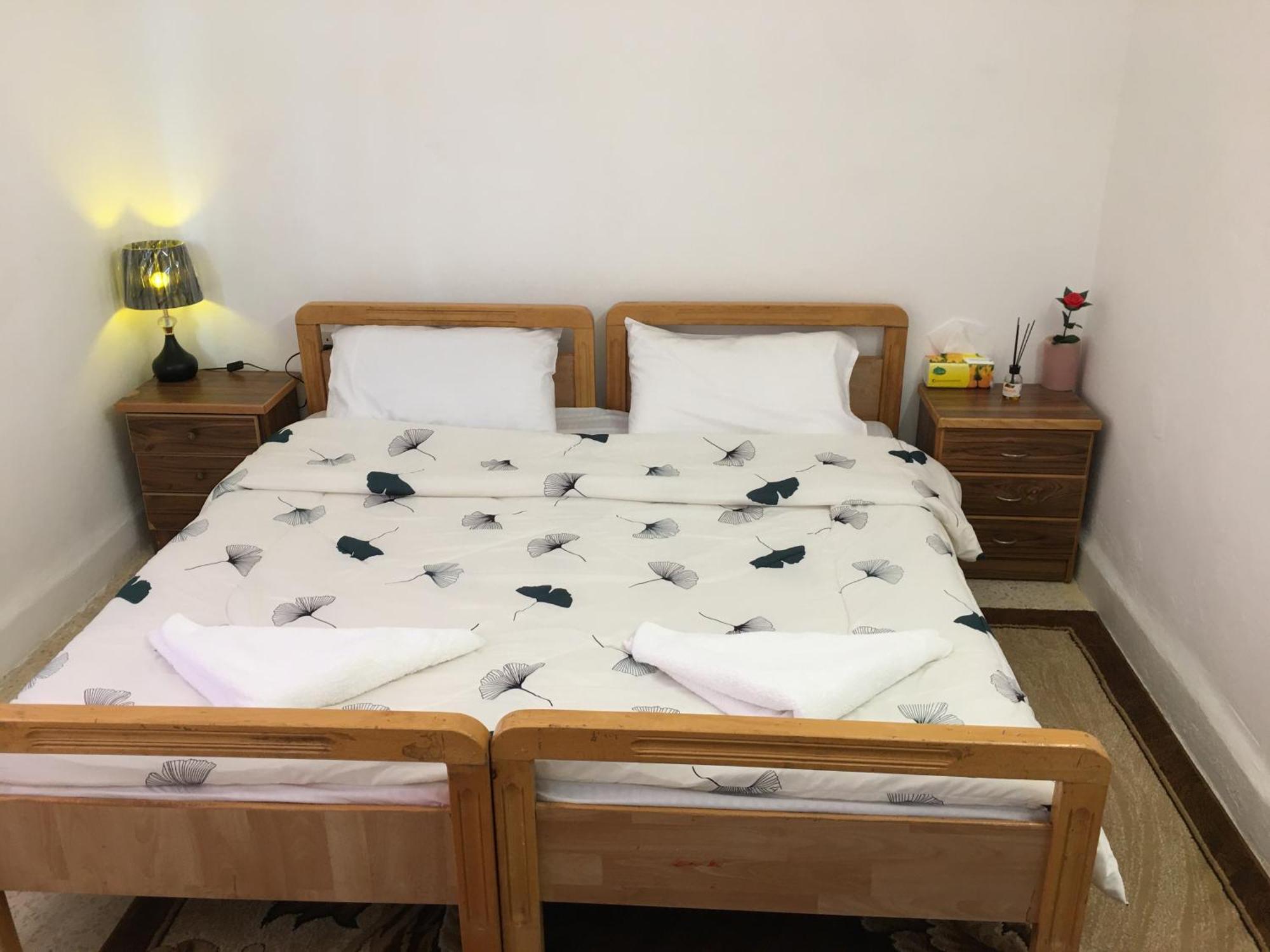 بيت العُمري Um Qeis Exterior foto